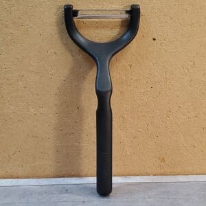 Farberware Black Y-Shaped Vegetable Peeler